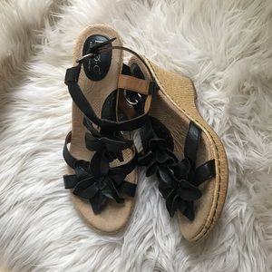 BOC Born Concepts flower detail black wedges SZ 9